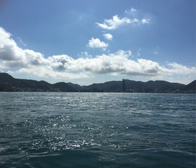 蓝天白云水波粼粼
