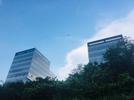 科技建筑蓝天