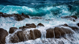 海水礁石浪花