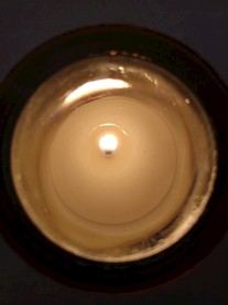 燃烧的香薰蜡烛正面