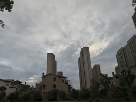 乌云下的建筑