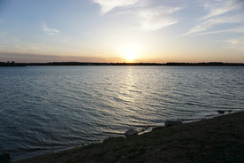 沈阳丁香湖黄昏的夕阳