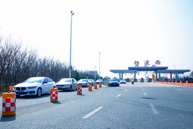 停在路边的汽车