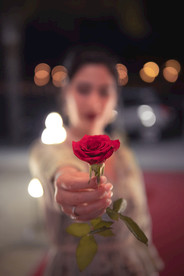 美女配鲜花
