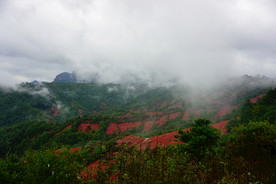 雨后十八罗汉山