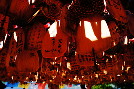 红色平安符祈祷祝福背景