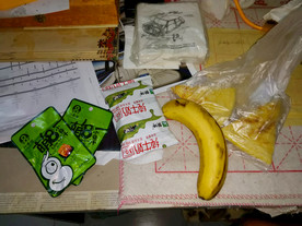 桌子上的零食