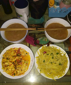 餐桌上的美食