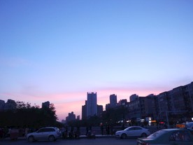 城市街道黄昏夜景