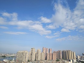 蓝天下新小区