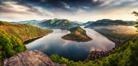 山河