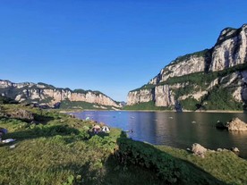 绿水蓝天