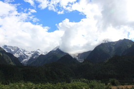 雪山 蓝天 白云 水 高山 树