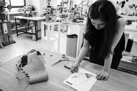 办公 电脑  笔记本 桌面 人