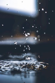 水
