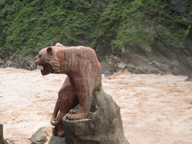 虎跳峡老虎石雕