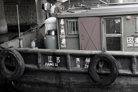 岸边的船