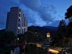 夜色中的小镇