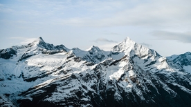 群山雪山风景