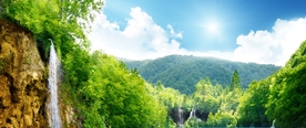 森林瀑布天空云彩群山