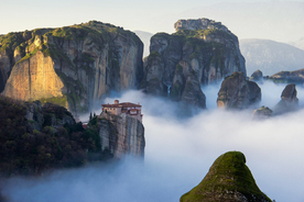 群山云雾风景