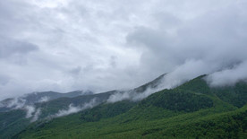 青山云雾