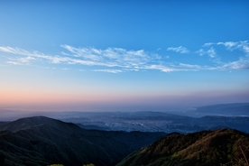 云 蓝天 日出 山顶 山脉