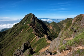 峭壁 山峰 云海 蓝天