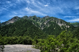 山峰 山脉 树林 云海 乌云