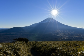 晨阳 阳光 雪山 光芒 山