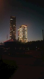 夜晚楼房