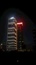 夜晚楼房
