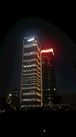夜晚楼房
