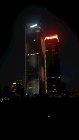 夜晚楼房