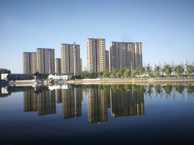 楼房倒影