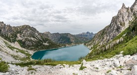 高山上的湖泊