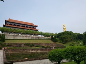 圆通宝殿远景摄影图
