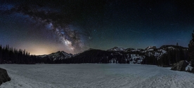 群山星空雪地森林风景