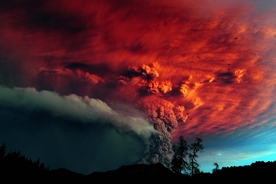火山爆发岩浆