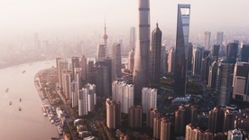 河边城市建筑风景