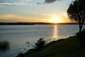 沈阳丁香湖黄昏时的夕阳景色