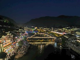 小镇夜色
