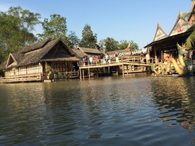 水上市场