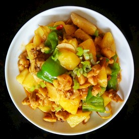 土豆烧鸡腿 家常菜 黑背景