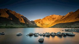 远山湖水