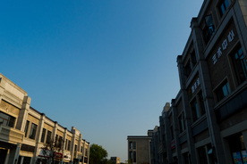 午后的天空与现代楼