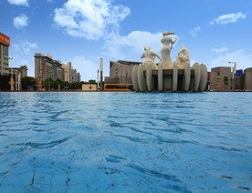 游泳池 倒影 城市摄影