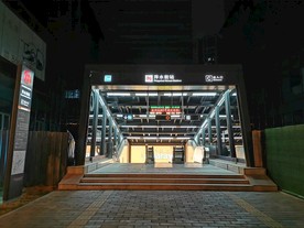 地铁出入口