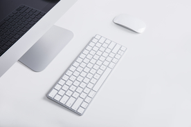 商务鼠标键盘电脑留白办公桌