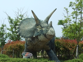 恐龙雕塑